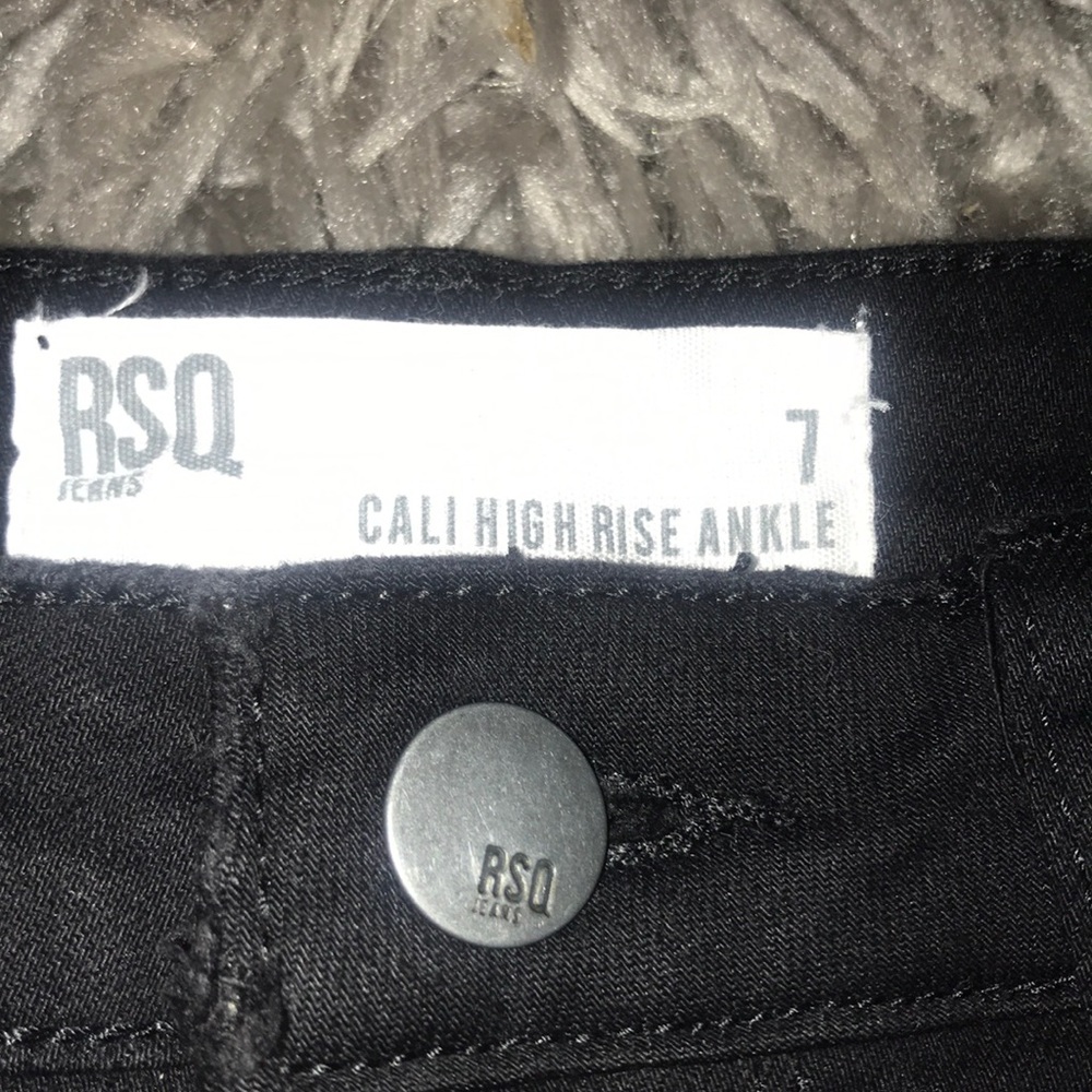 Distressed High Rise Ankle Jeans! - Picture 2 of 8